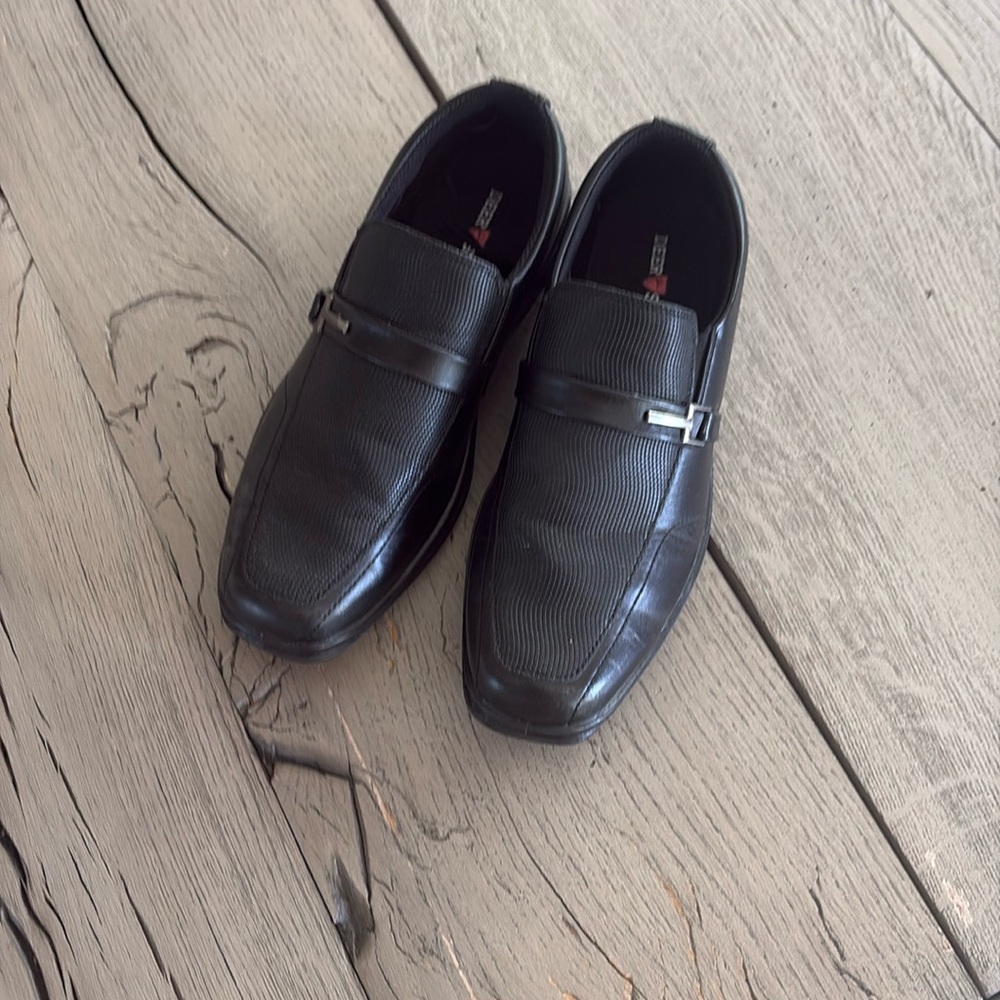 Boys black dress shoe